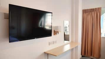 Deluxe Room, 1 King Bed, Private Bathroom | Television