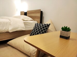 Superior Single Room | Blackout curtains, free WiFi, bed sheets - Breeze Hostel Pattaya (Pattaya)