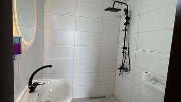 Deluxe Double Room, City View | Bathroom | Shower, rainfall showerhead, free toiletries, hair dryer
