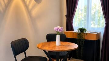 Exclusive-Zimmer, 1 King-Bett | Wohnbereich