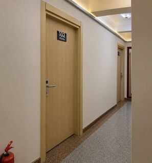 Minibar, desk, laptop workspace, free WiFi - Blue Sea Hotel (Tuzla)