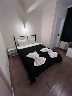 Standard Room, 1 Double Bed | Minibar, desk, laptop workspace, free WiFi - Blue Sea Hotel (Tuzla)