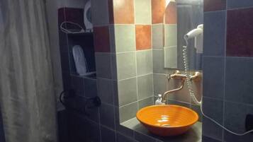 Vasca, asciugacapelli, bidet, asciugamani