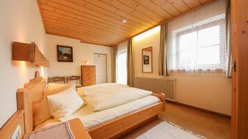 1 bedroom, in-room safe, free WiFi, bed sheets