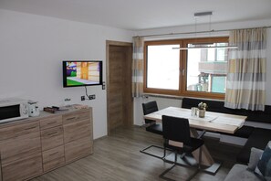 Comfort Apartment (Ferienwohnung) | Living area | Flat-screen TV - Forellenstube (Lofer)
