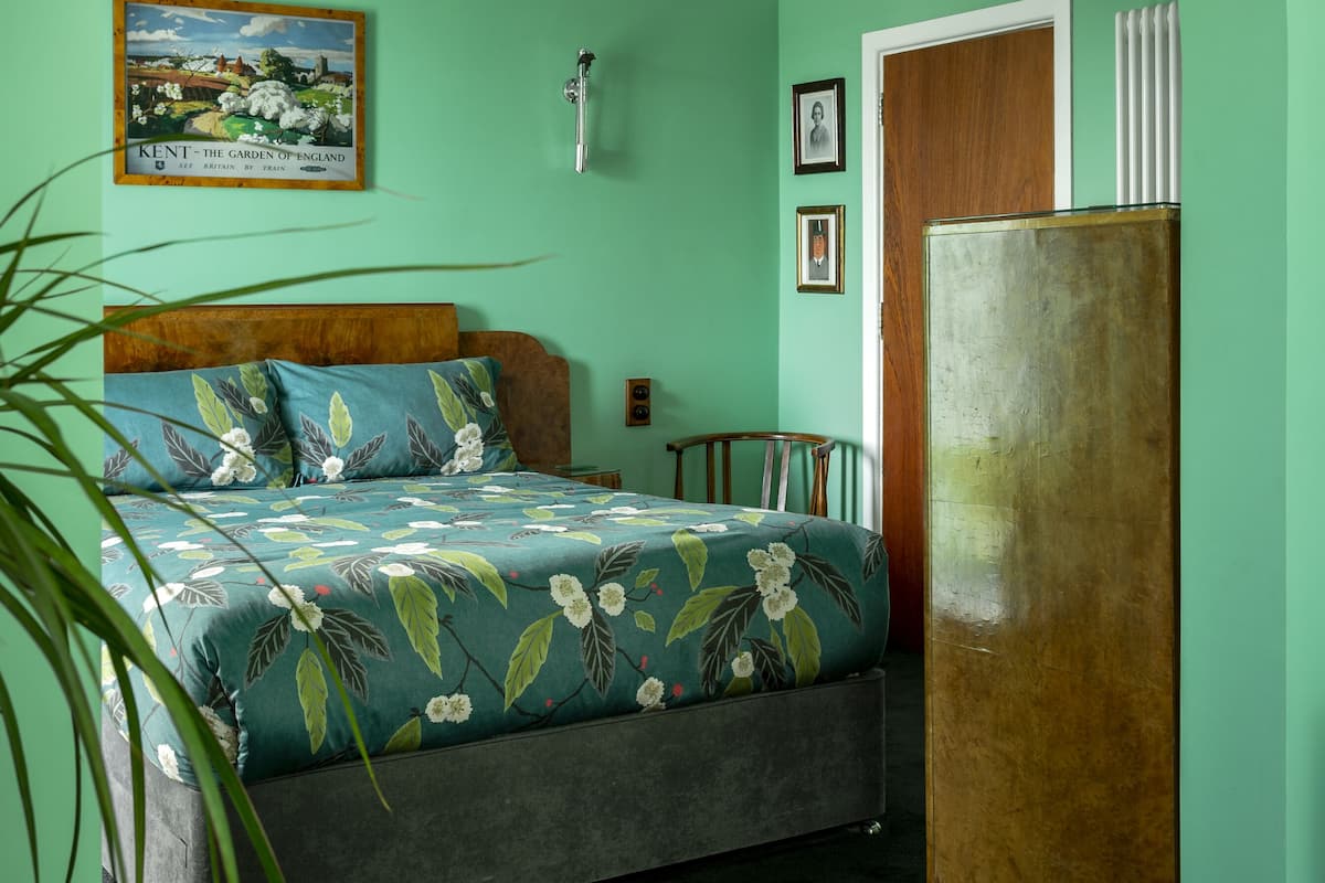 Habitación doble de diseñador | Ropa de cama de alta calidad y decoración personalizada