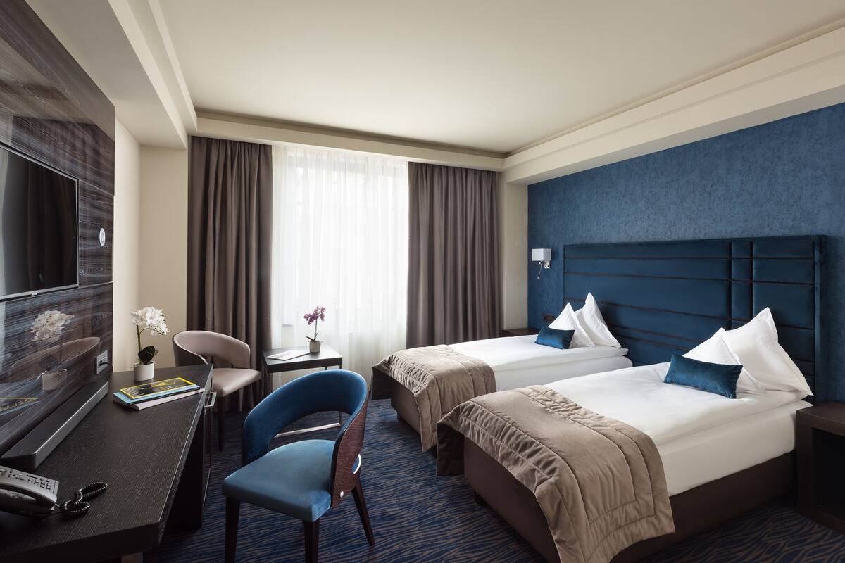 1 bedroom, Frette Italian sheets, premium bedding, down duvets