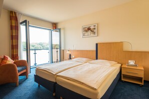 Hypo-allergenic bedding, desk, blackout drapes, cribs/infant beds - Rheinterrassen Hotel Café Restaurant (Bornheim)