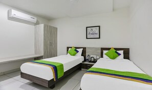 Rollaway beds, free WiFi - Hotel VJR (Hyderabad)