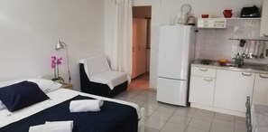 Studio, Sea view, Terrace, Ground floor | 2 ห้องนอน, เตารีด/โต๊ะรีดผ้า, Wi-Fi ฟรี, ผ้าปูที่นอน