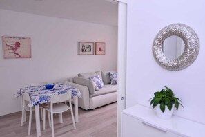 Apartment, 2 Bedrooms | Living area