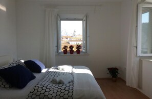 Ferros/tábuas de passar roupa, Wi-Fi de cortesia, roupa de cama