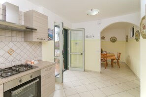 Comfort-Apartment, 2 Schlafzimmer | Eigene Küche | Kühlschrank, Ofen, Herdplatte, Geschirrspüler