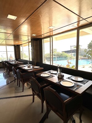 Restaurant - Bliss County Resort (Mahabaleshwar)