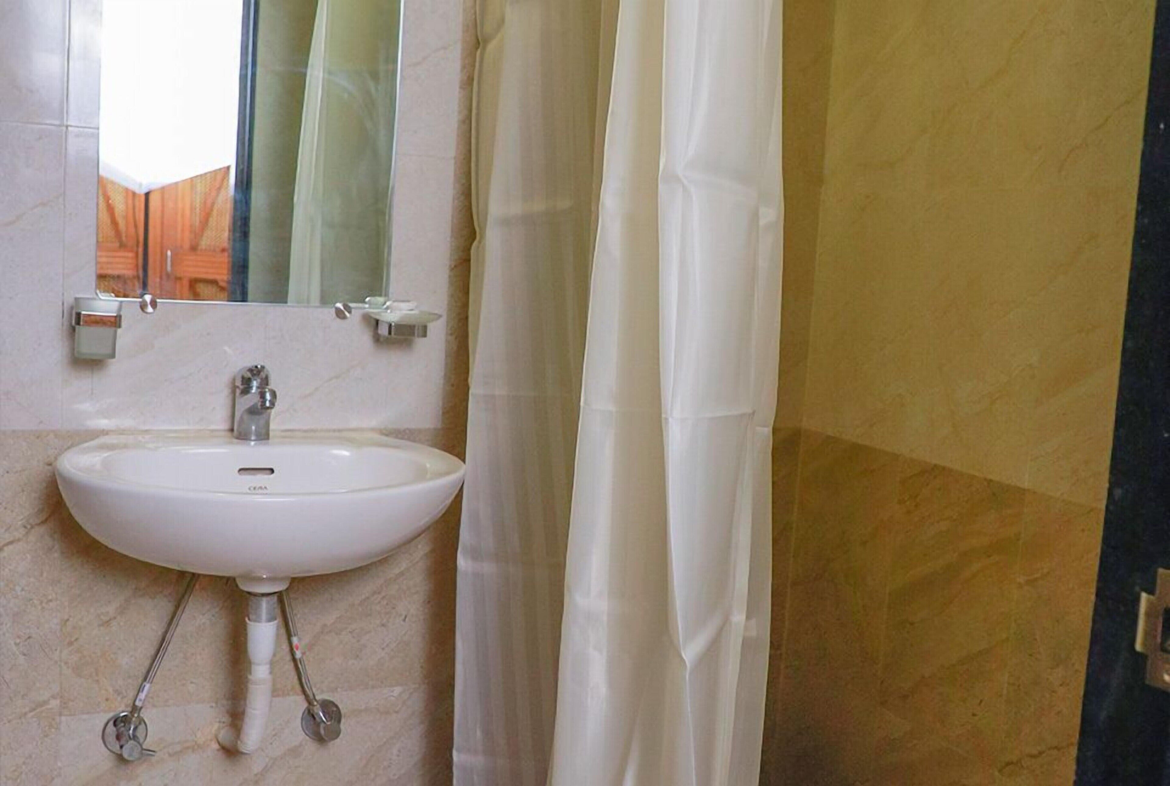 Bathroom | Shower, towels