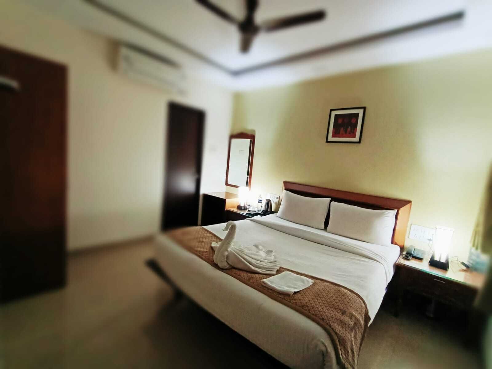 Desk, free WiFi, bed sheets