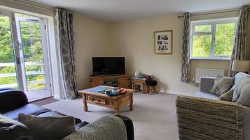 Garden view-Celyn suite (floor 1) | Living area | Smart TV