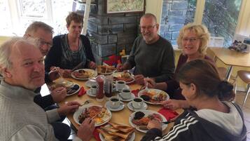 Free daily continental breakfast