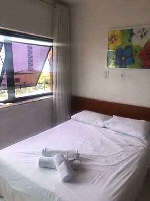 1 غرفة نوم ومكواة/لوح كي وواي فاي مجانًا وملاءات أسرّة