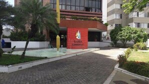 Exterior - Flat in Barra, with safety and comfort. (Graça)