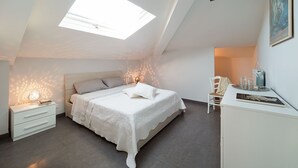 Villa, 5 Bedrooms | 5 bedrooms, iron/ironing board, WiFi (free), bed sheets - Nerello Mascalese (Randazzo)