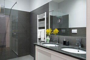 Villa, 5 camere da letto | Bagno | Doccia, soffione a pioggia, asciugacapelli, bidet