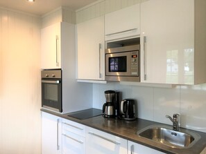 Studiosuite – classic (25) | Eget kjøkken | Kjøleskap, mikrobølgeovn, ovn og kokeplater