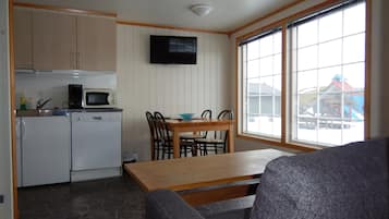 Cabane, 2 chambres | Restauration dans la chambre