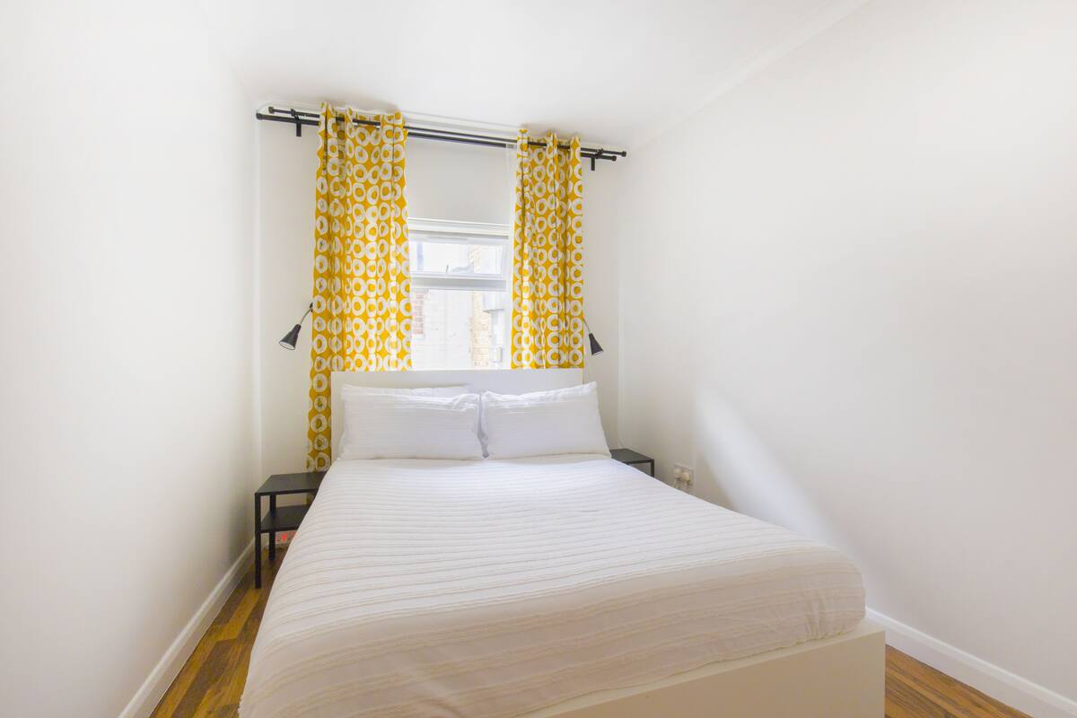 1 bedroom, hypo-allergenic bedding, laptop workspace, blackout curtains