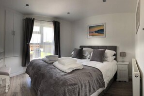 2 chambres, fer et planche à repasser, lit parapluie, Wi-Fi gratuit