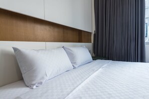 Habitación básica doble | Escritorio, cortinas blackout, insonorización y camas extra 