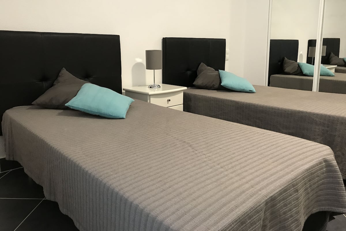 Appartamento Deluxe, 1 camera da letto | 2 camere, postazione laptop, ferro/asse da stiro, Wi-Fi gratuito