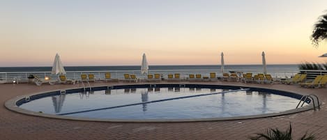 Indendørs pool, udendørs pool
