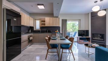 Apartment, 2 Bedrooms (Elegant) | Private kitchen