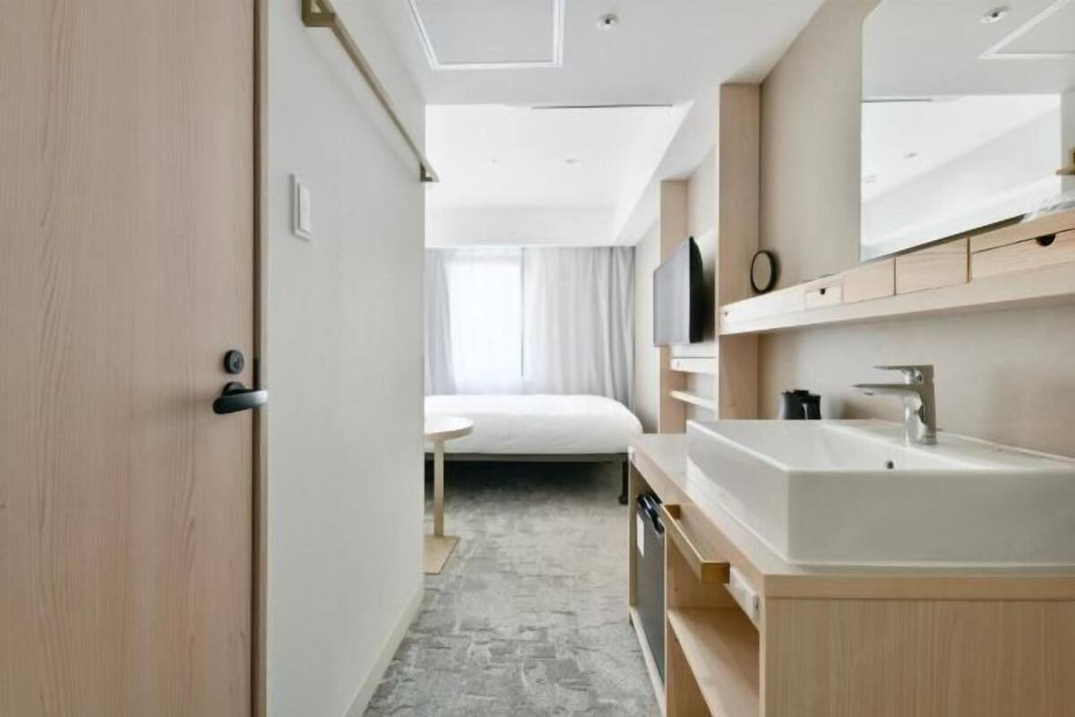Laptop workspace, blackout curtains, iron/ironing board, free WiFi