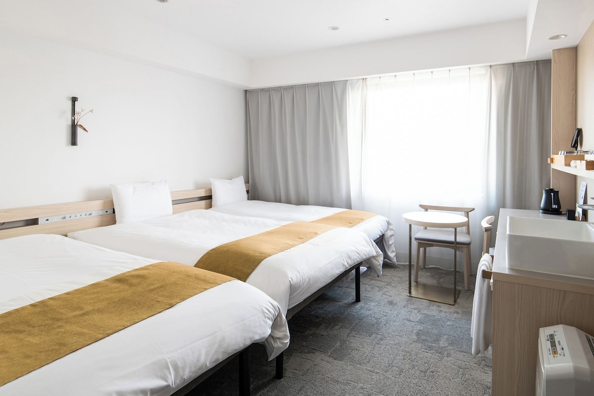Chambre Triple, non-fumeurs (Moderate) | 1 chambre, espace de travail pour ordinateur portable