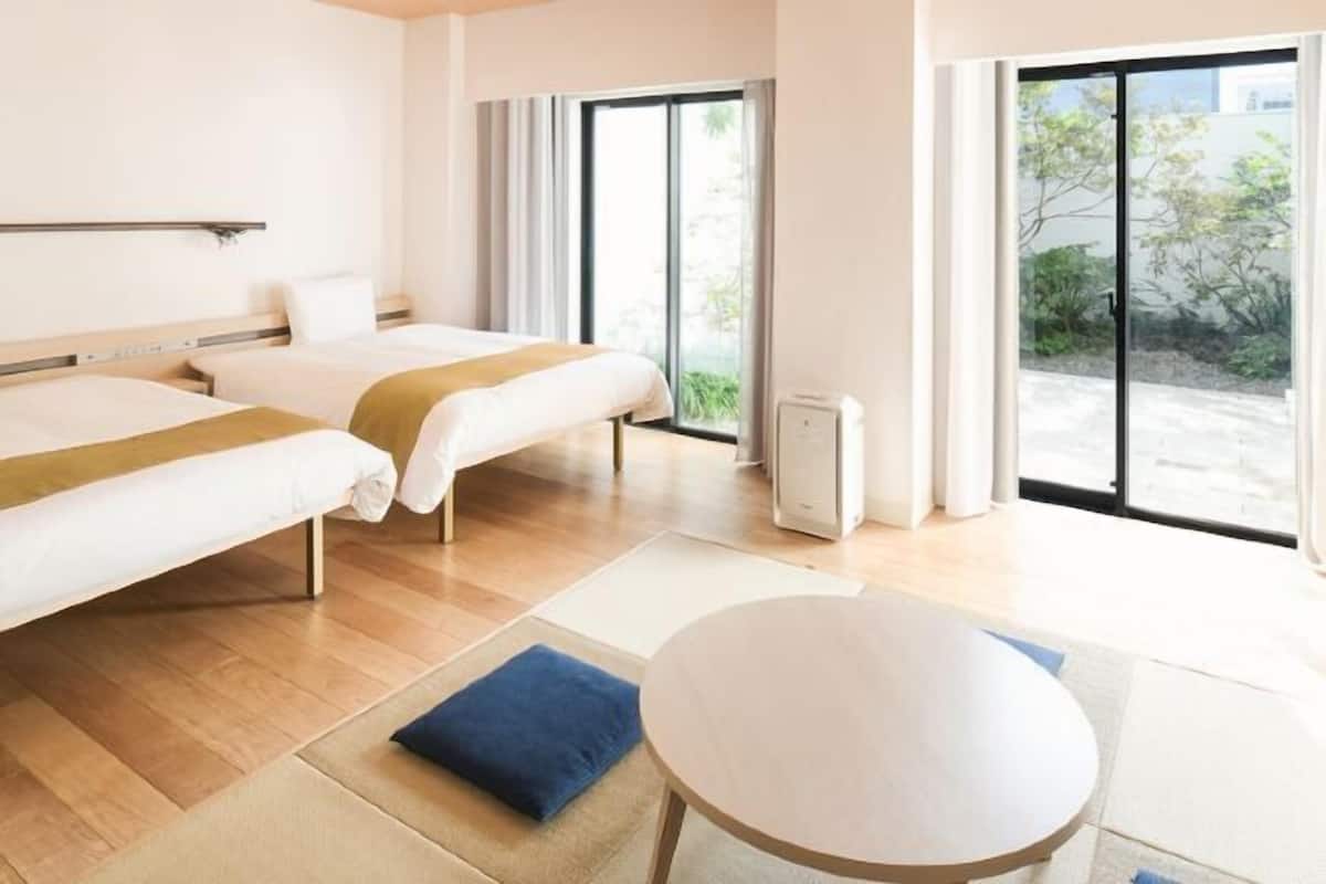 Laptop workspace, blackout curtains, iron/ironing board, free WiFi