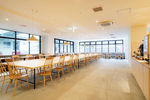 Daily buffet breakfast (JPY 1800 per person)