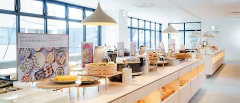 Colazione a buffet, servita tutte le mattine (1800 JPY a persona)