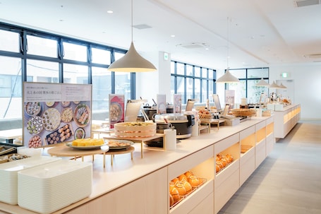 Desayuno buffet diario (JPY 1800 por persona)