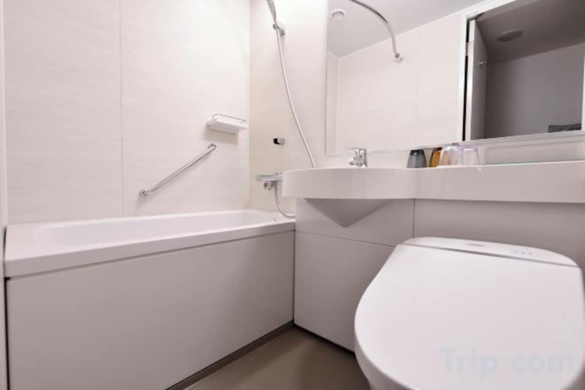 Bathroom | Free toiletries, hair dryer, slippers, bidet