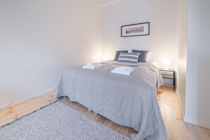 Decoración personalizada, muebles diferentes y cortinas blackout