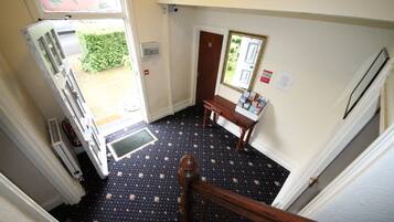 Pintu masuk interior