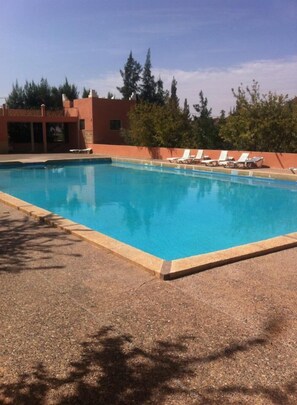 Outdoor pool, sun loungers