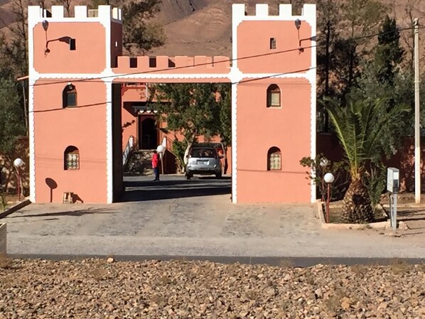 Front of property - Auberge Toubkal (Taliouine)