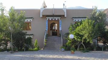 Breakfast, lunch, dinner served; Moroccan cuisine