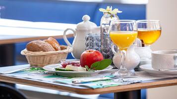 Tägliches inbegriffenes Frühstücksbuffet