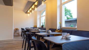 Tägliches inbegriffenes Frühstücksbuffet