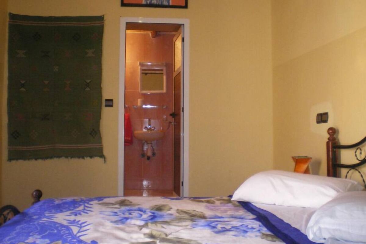 Wifi gratis y ropa de cama