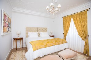 华丽双人房或双床房 | 高档床上用品、客房内保险箱、遮光窗帘、免费 WiFi